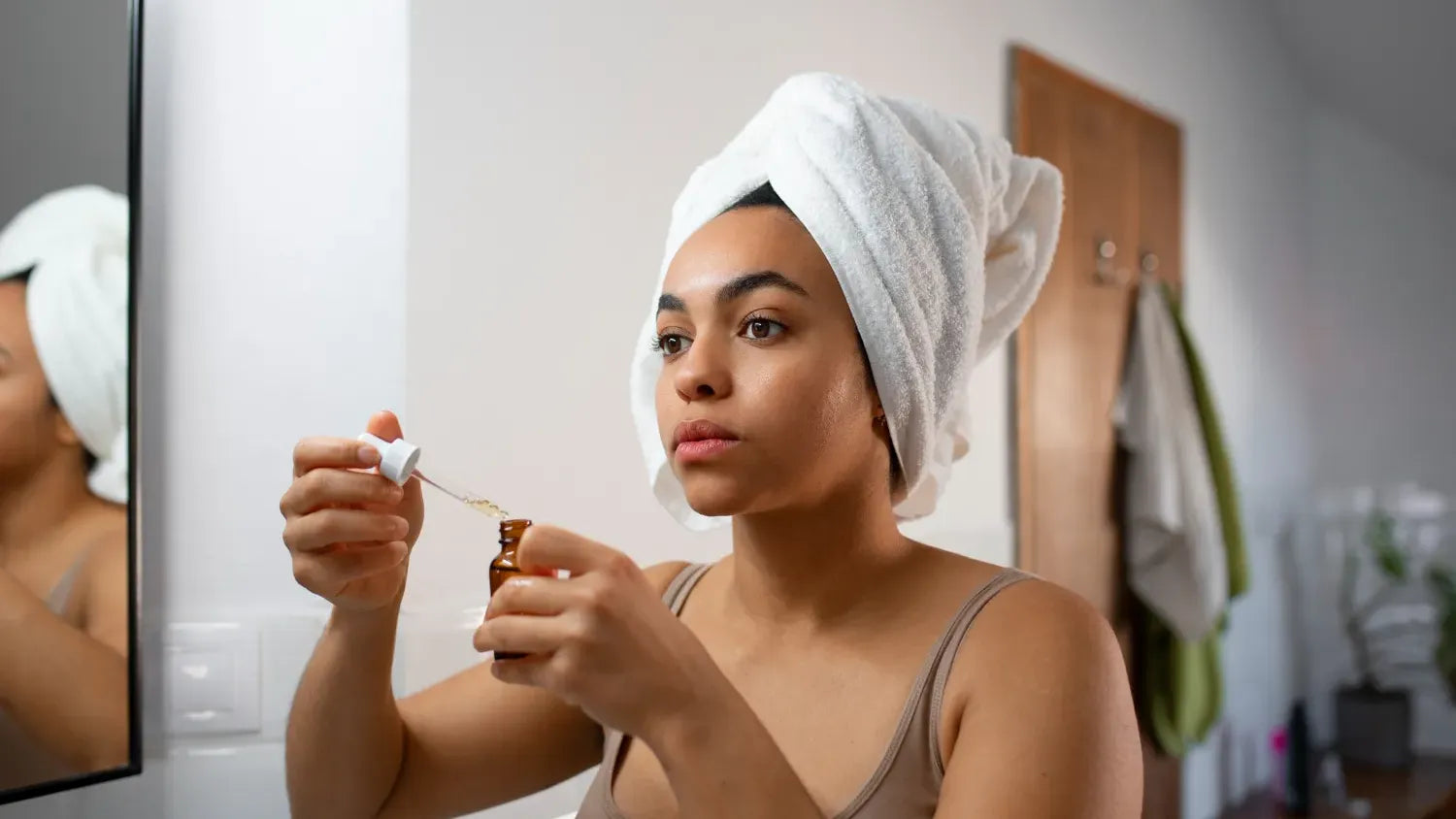 Retinol vs. Vitamin C: Choosing the Best for Oily Skin - The Ultimate Skincare Debate