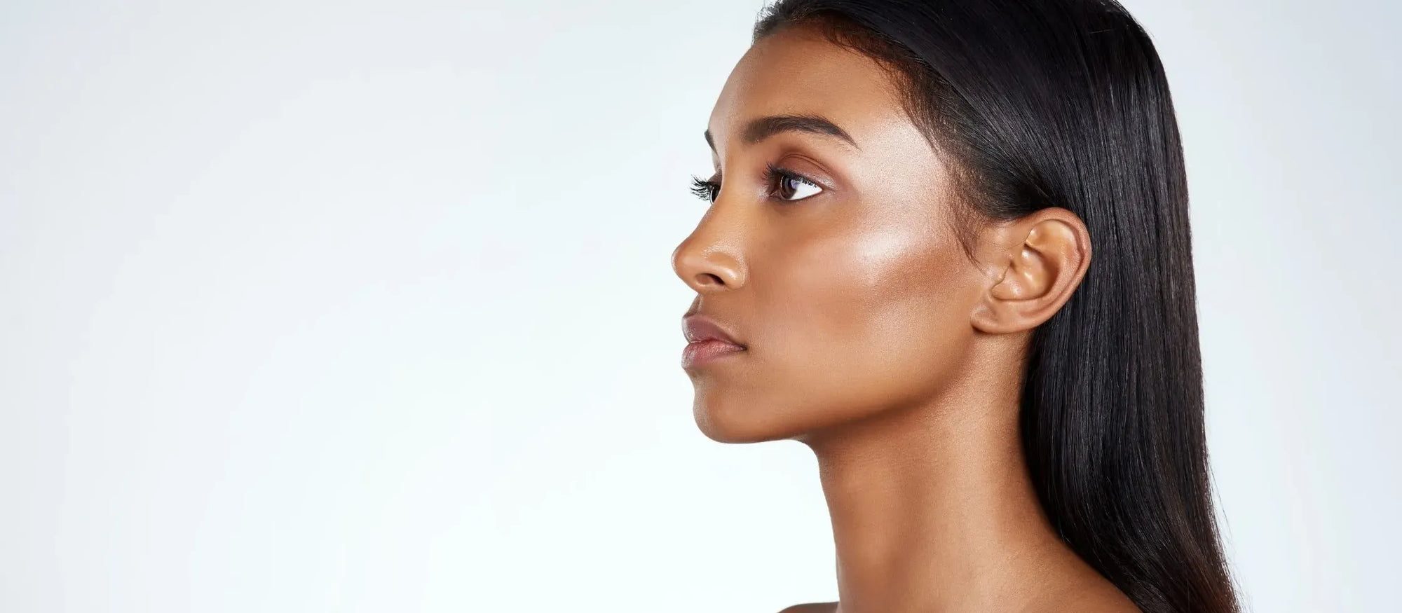 Before and after results of hyperpigmentation serum, showcasing clearer and more even skin tone.