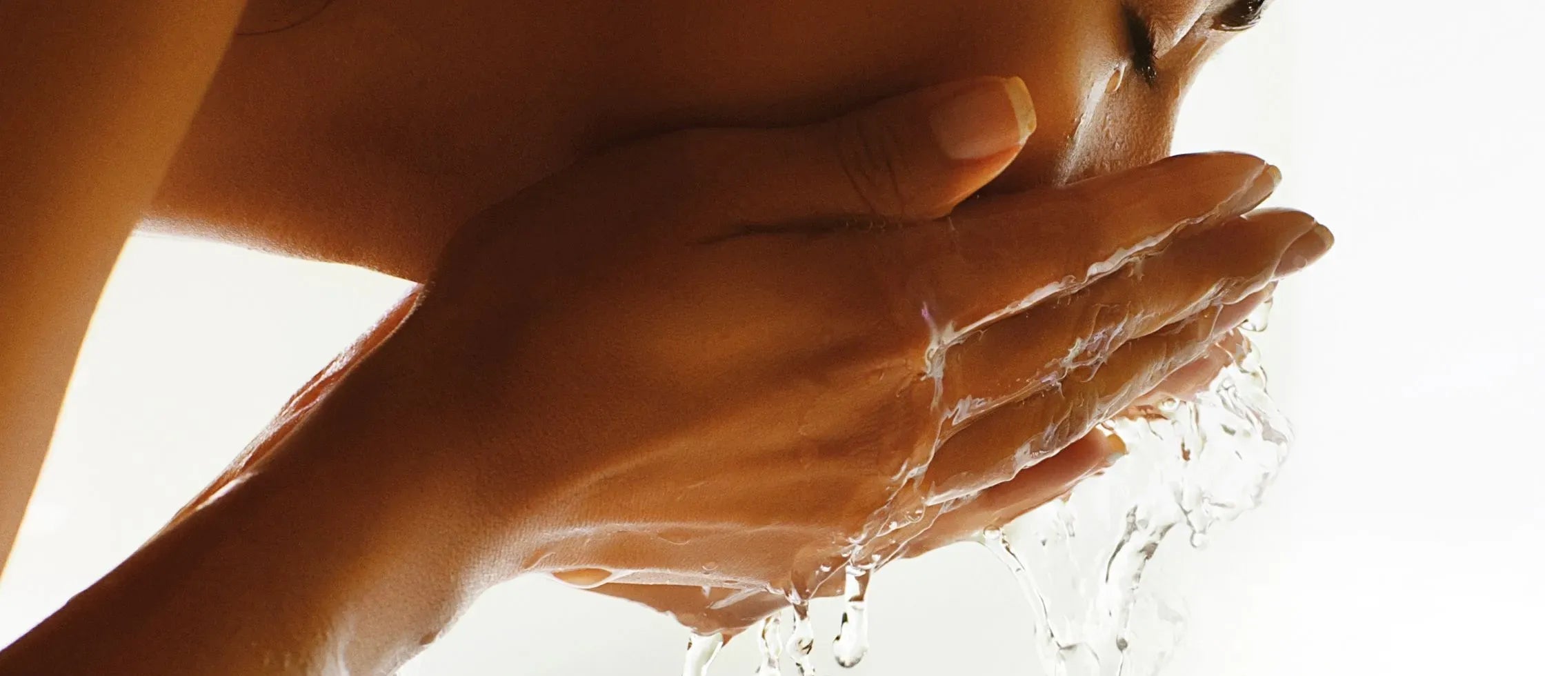 A collection of key ingredients for acne face wash, including salicylic acid and tea tree oil, promoting clear skin.