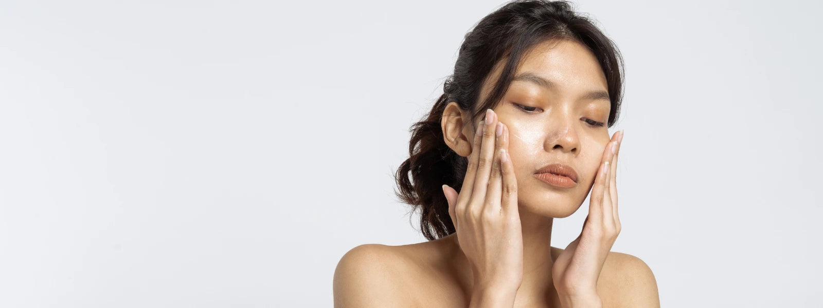 7 Best Natural Cleansers for Oily Skin Care 