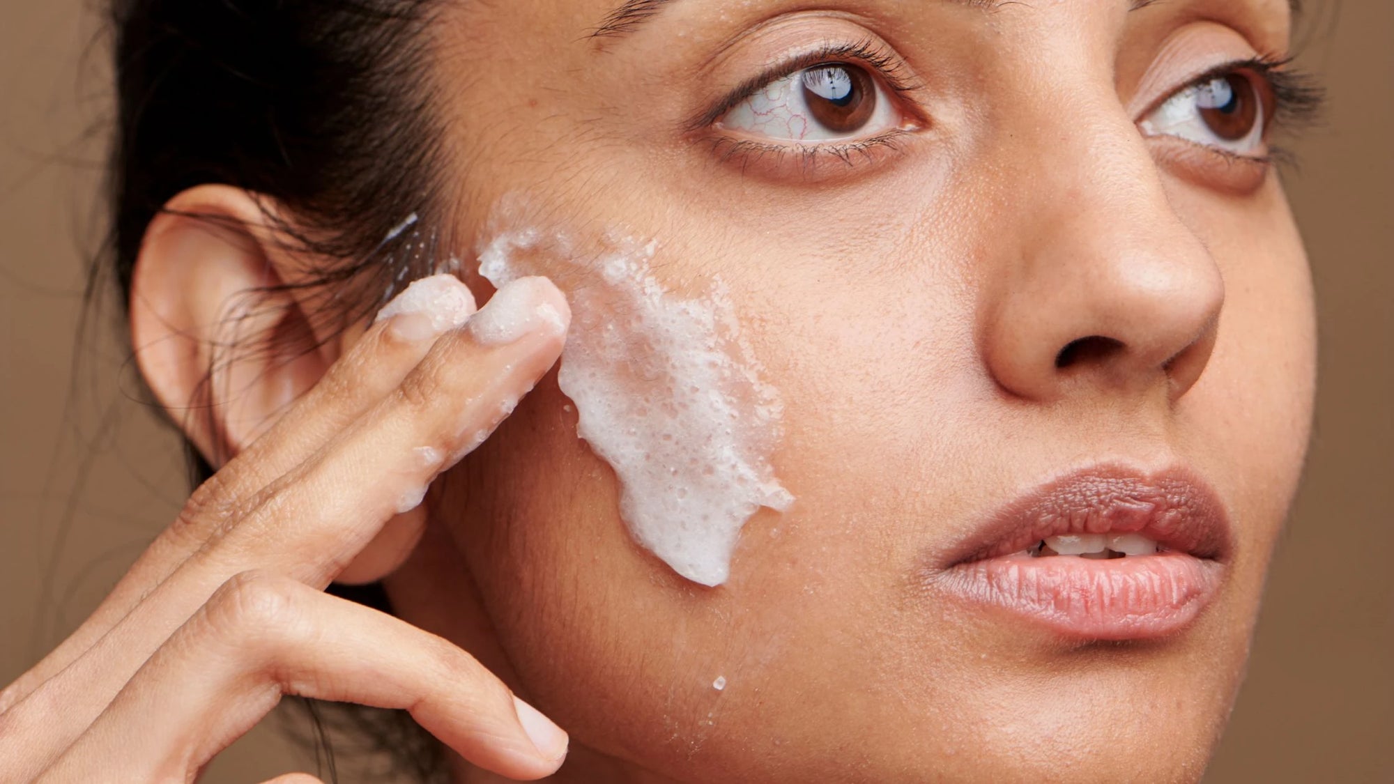 Best moisturizers for oily skin that won't clog pores. 