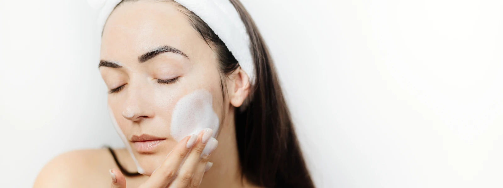 How to Choose a Facial Cleanser: Complete Guide 