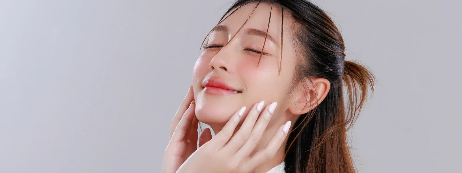 How to Treat Sensitive Skin: A Gentle Skincare Routine Guide 