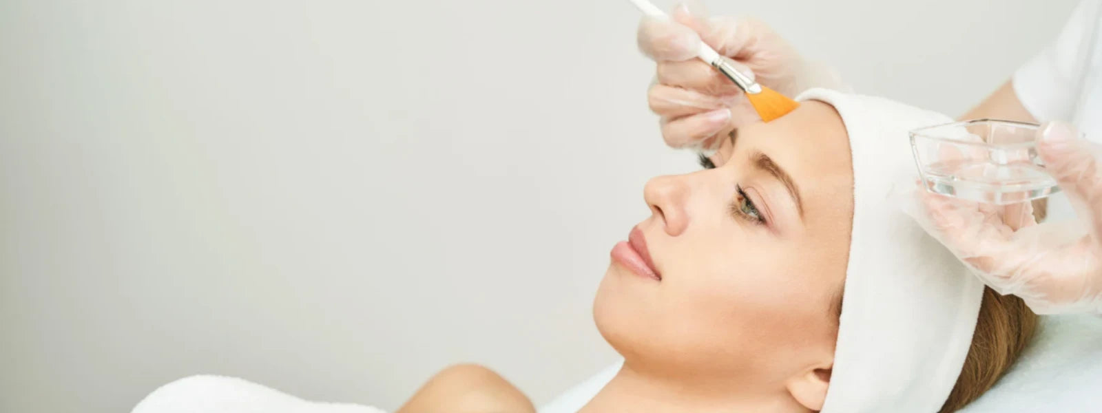 How to Use Niacinamide Safely on Sensitive Skin 