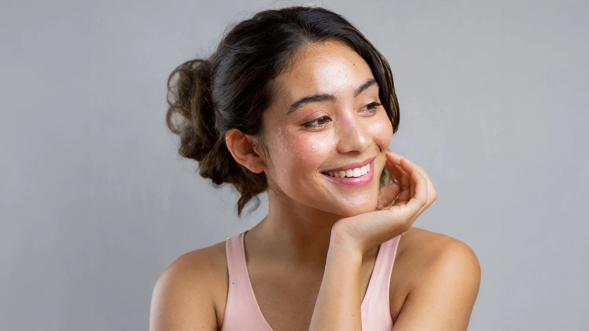 Oily Skin Tips for Women: A Step-by-Step Skincare Tutorial 